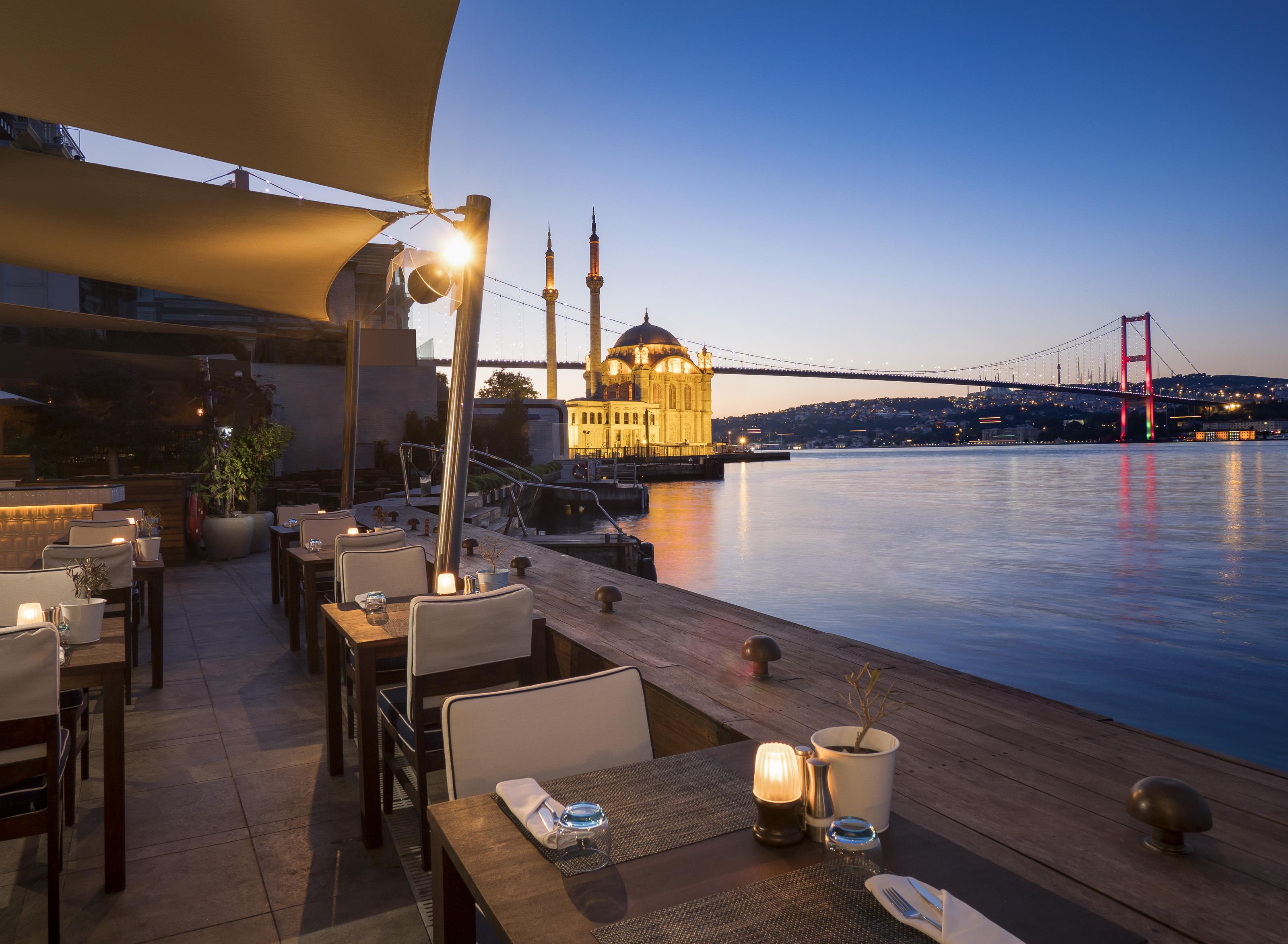 Radisson Blu Bosphorus Hotel Istanbul Exterior photo The view of the Bosphorus from the restaurant