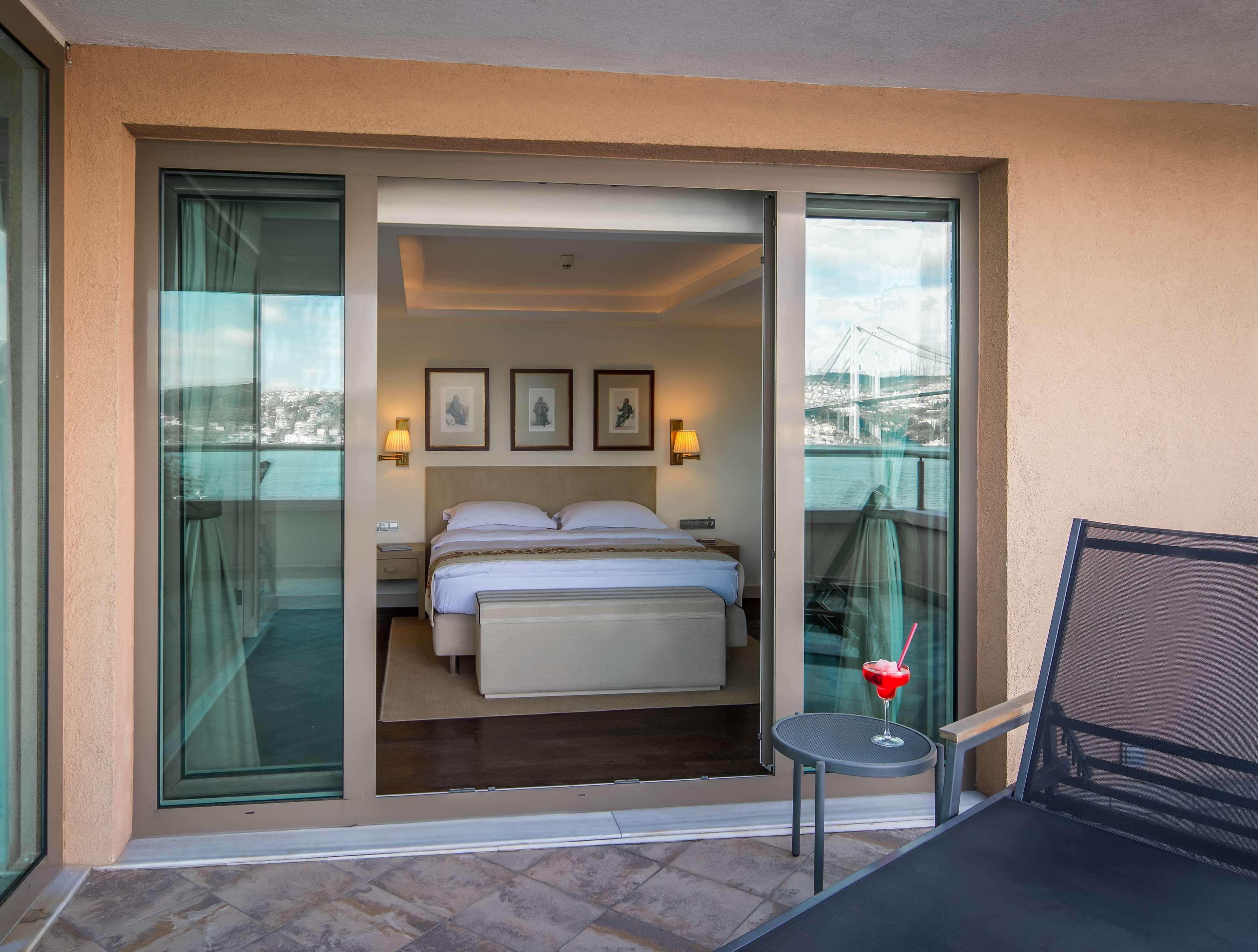 Radisson Blu Bosphorus Hotel Istanbul Exterior photo A room at the hotel