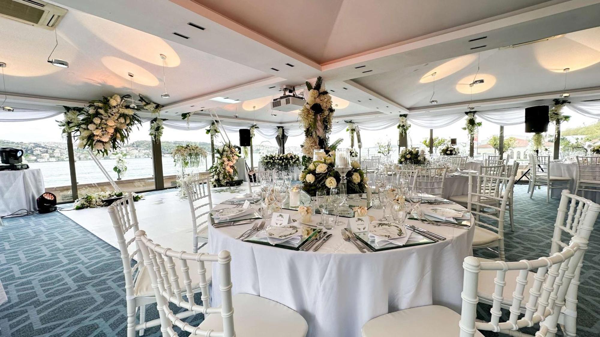 Radisson Blu Bosphorus Hotel Istanbul Exterior photo The River Room